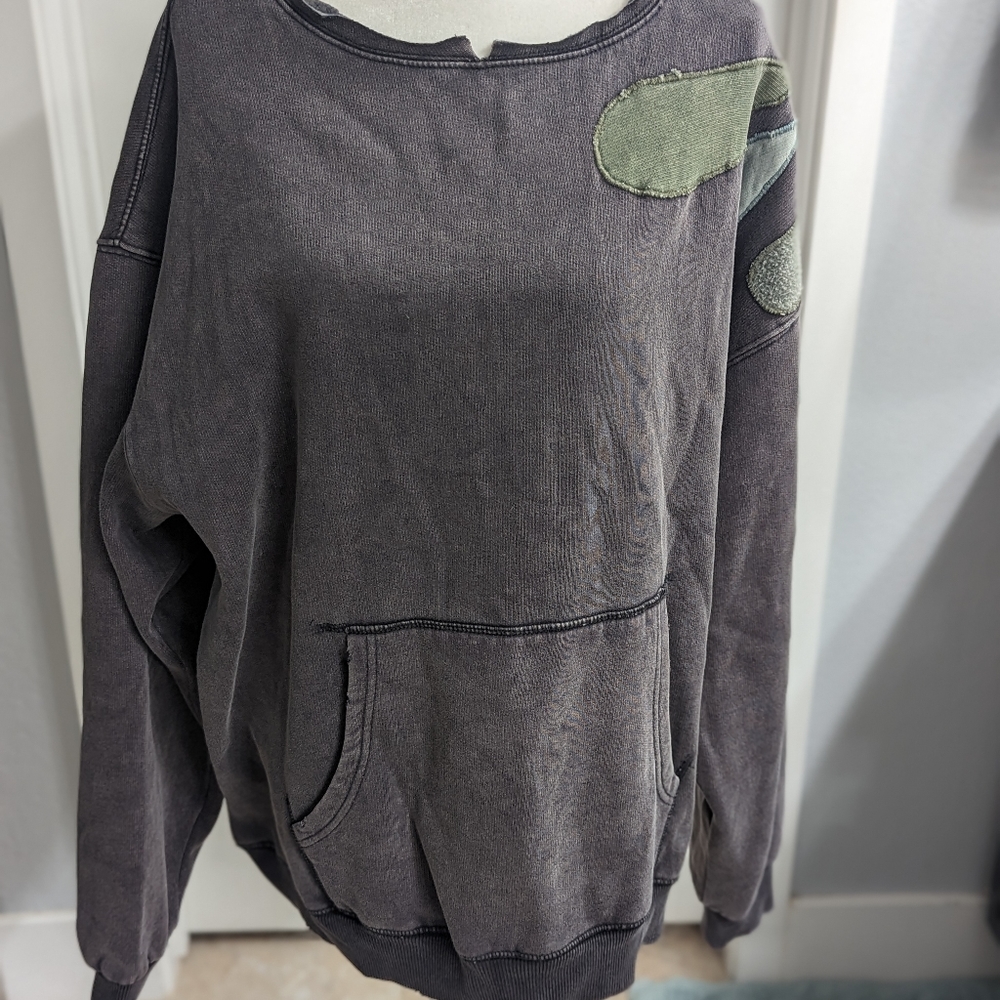 Sweatshirt